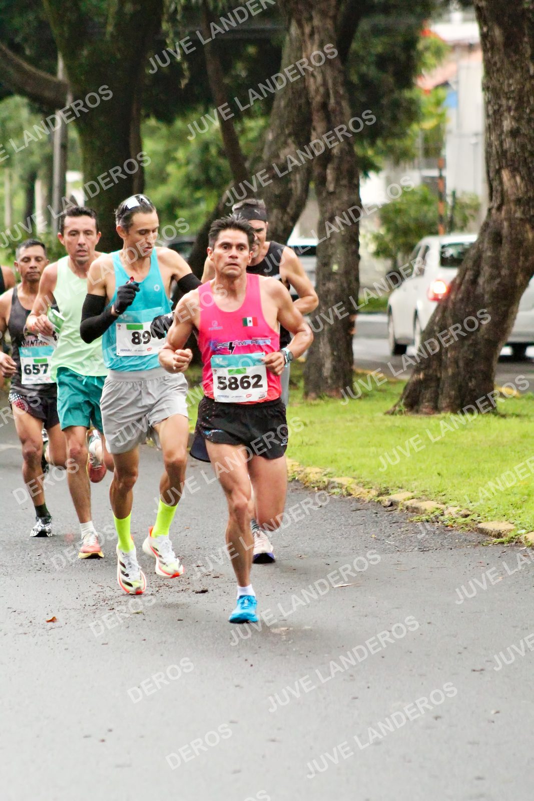Foto del MEDIO MARATÓN ATLAS en Av. Patria, frente al Parque El Polvorín, Zapopan a las 07:57 · dorsal 5862, 657, 89