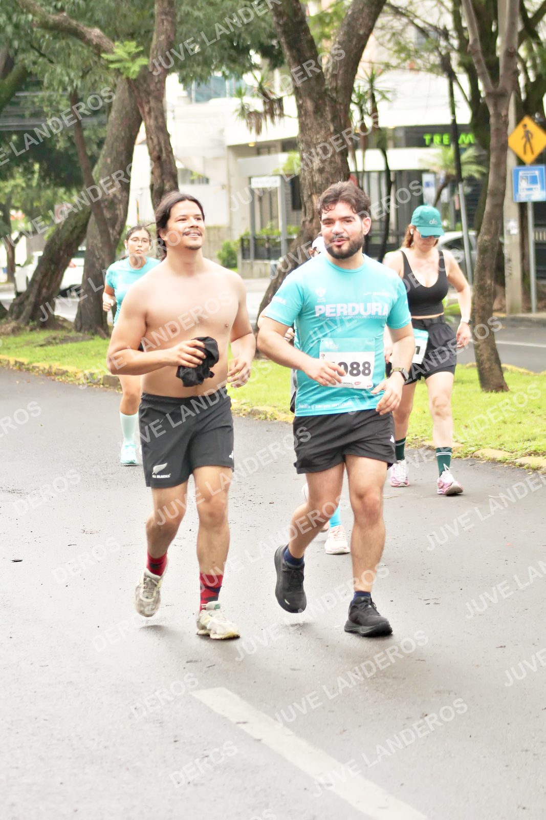 Foto del MEDIO MARATÓN ATLAS en Av. Patria, frente al Parque El Polvorín, Zapopan a las 08:52 · dorsal 88