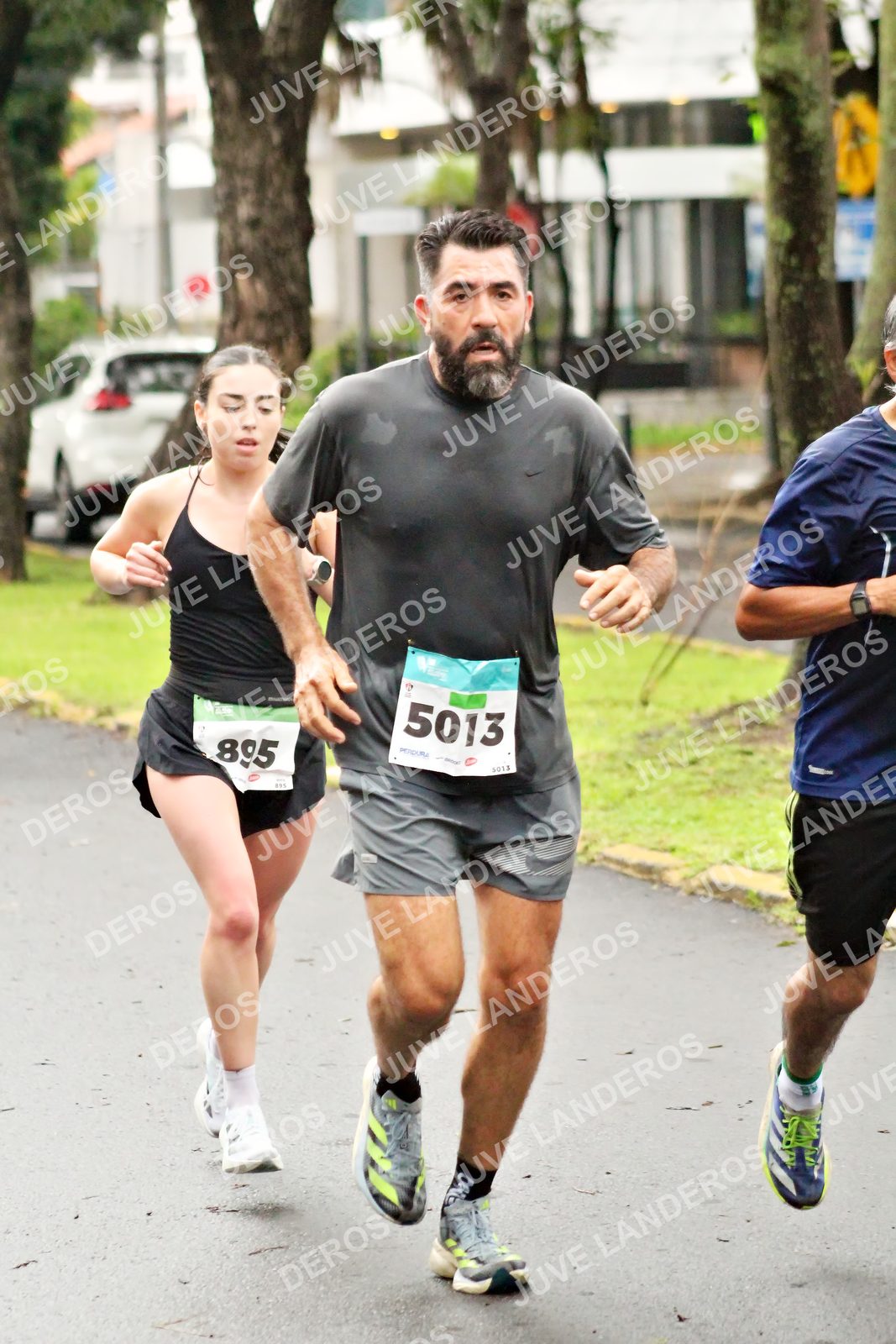 Foto del MEDIO MARATÓN ATLAS en Av. Patria, frente al Parque El Polvorín, Zapopan a las 08:12 · dorsal 5013, 895