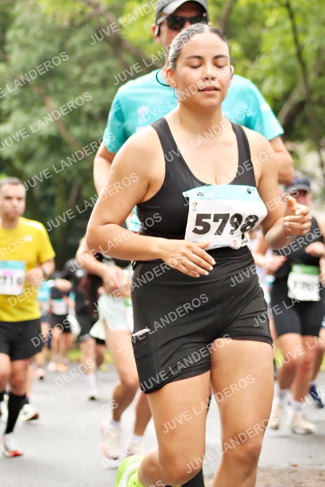 Foto del MEDIO MARATÓN ATLAS en Av. Patria, frente al Parque El Polvorín, Zapopan a las 08:37 · dorsal 5798, 716