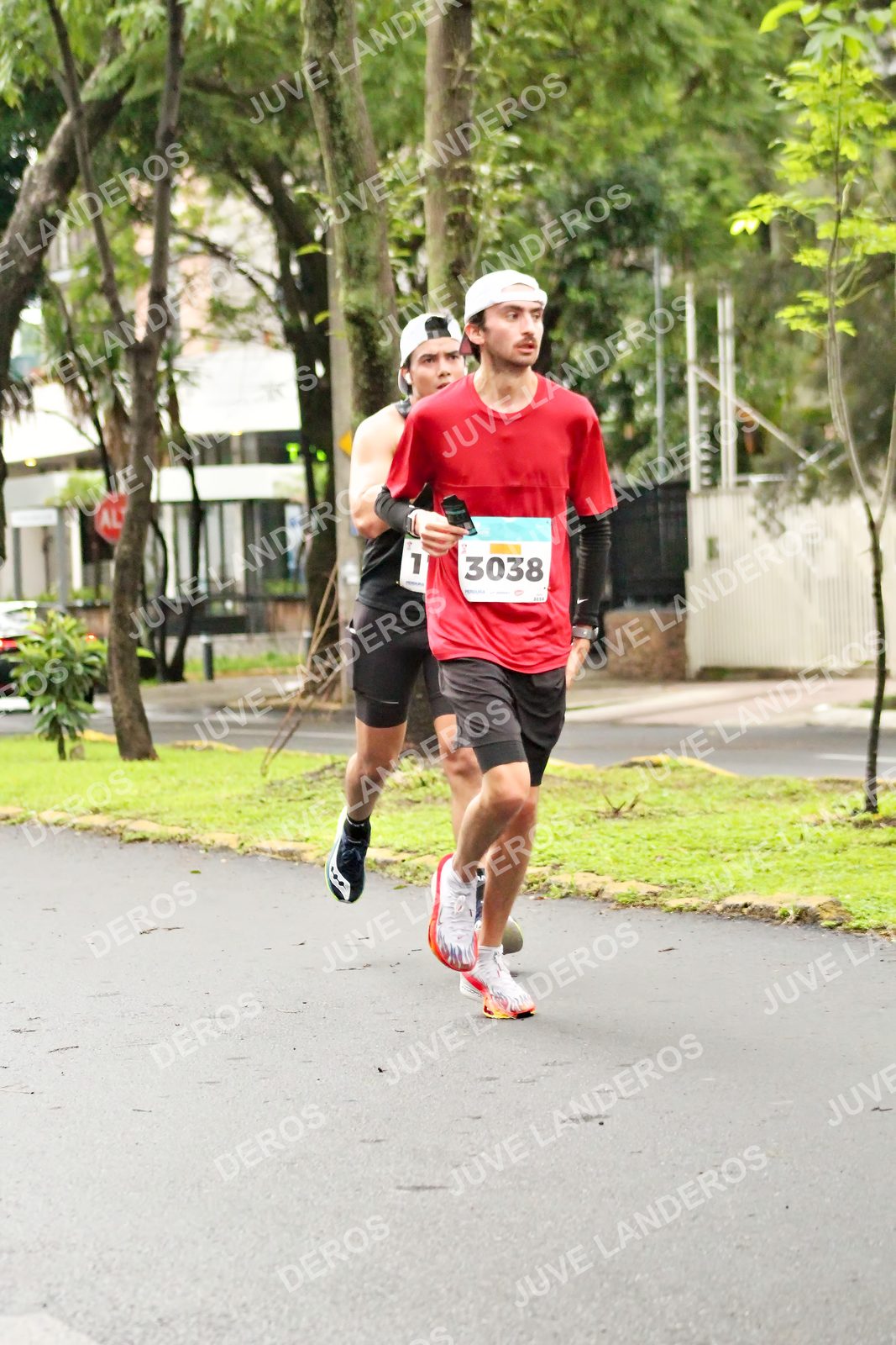 Foto del MEDIO MARATÓN ATLAS en Av. Patria, frente al Parque El Polvorín, Zapopan a las 08:14 · dorsal 3038, 1