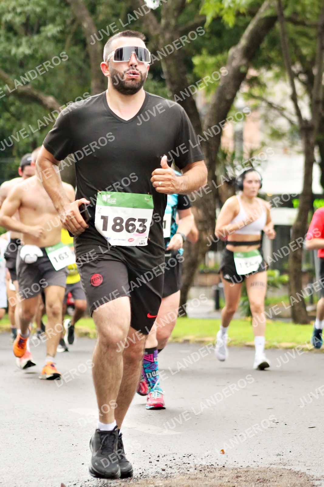 Foto del MEDIO MARATÓN ATLAS en Av. Patria, frente al Parque El Polvorín, Zapopan a las 08:28 · dorsal 1863, 163, 1861