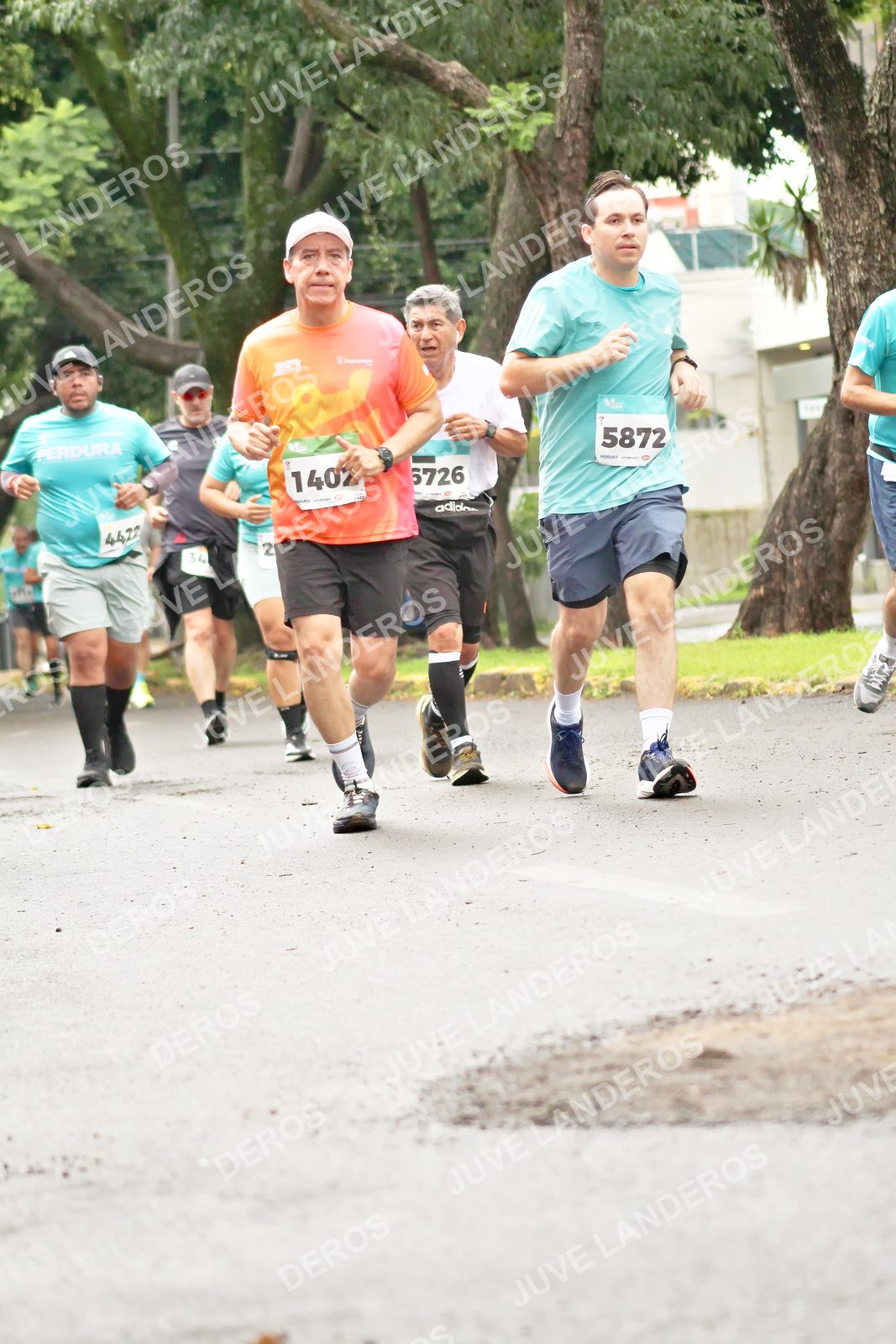 Foto del MEDIO MARATÓN ATLAS en Av. Patria, frente al Parque El Polvorín, Zapopan a las 08:45 · dorsal 5872, 2, 4422, 1402