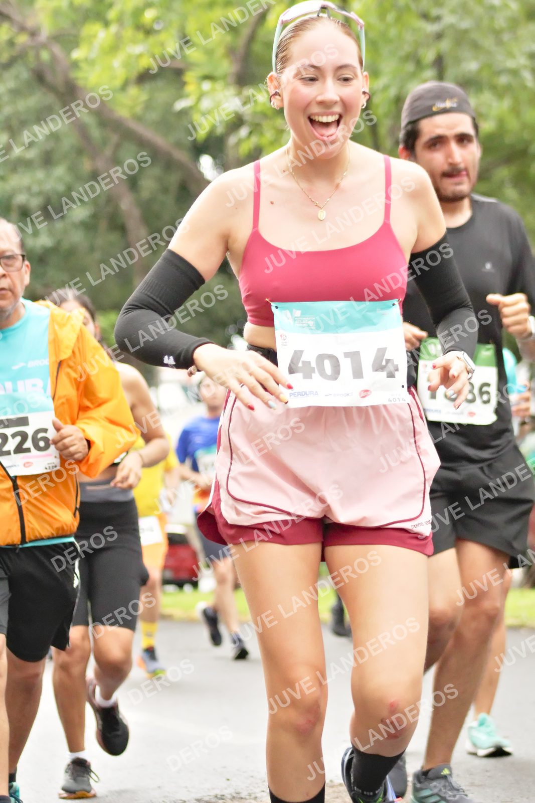 Foto del MEDIO MARATÓN ATLAS en Av. Patria, frente al Parque El Polvorín, Zapopan a las 08:38 · dorsal 4014, 226, 36