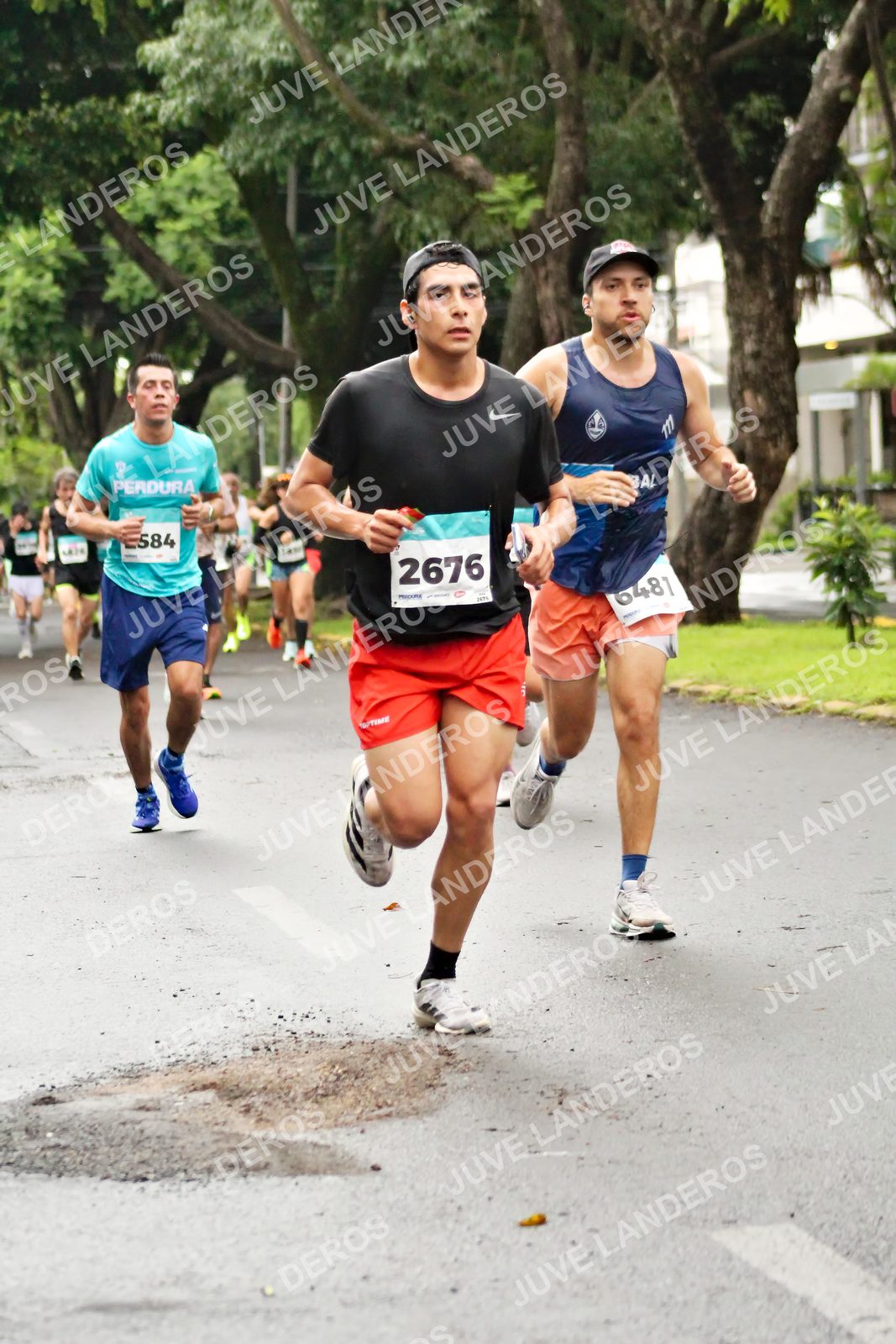 Foto del MEDIO MARATÓN ATLAS en Av. Patria, frente al Parque El Polvorín, Zapopan a las 08:13 · dorsal 2676, 584, 6481