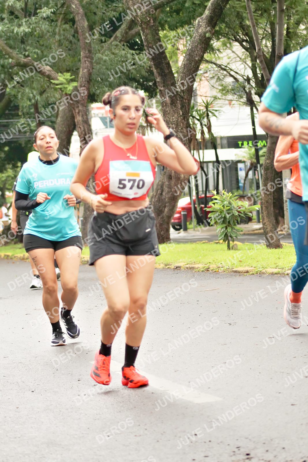 Foto del MEDIO MARATÓN ATLAS en Av. Patria, frente al Parque El Polvorín, Zapopan a las 08:53 · dorsal 570
