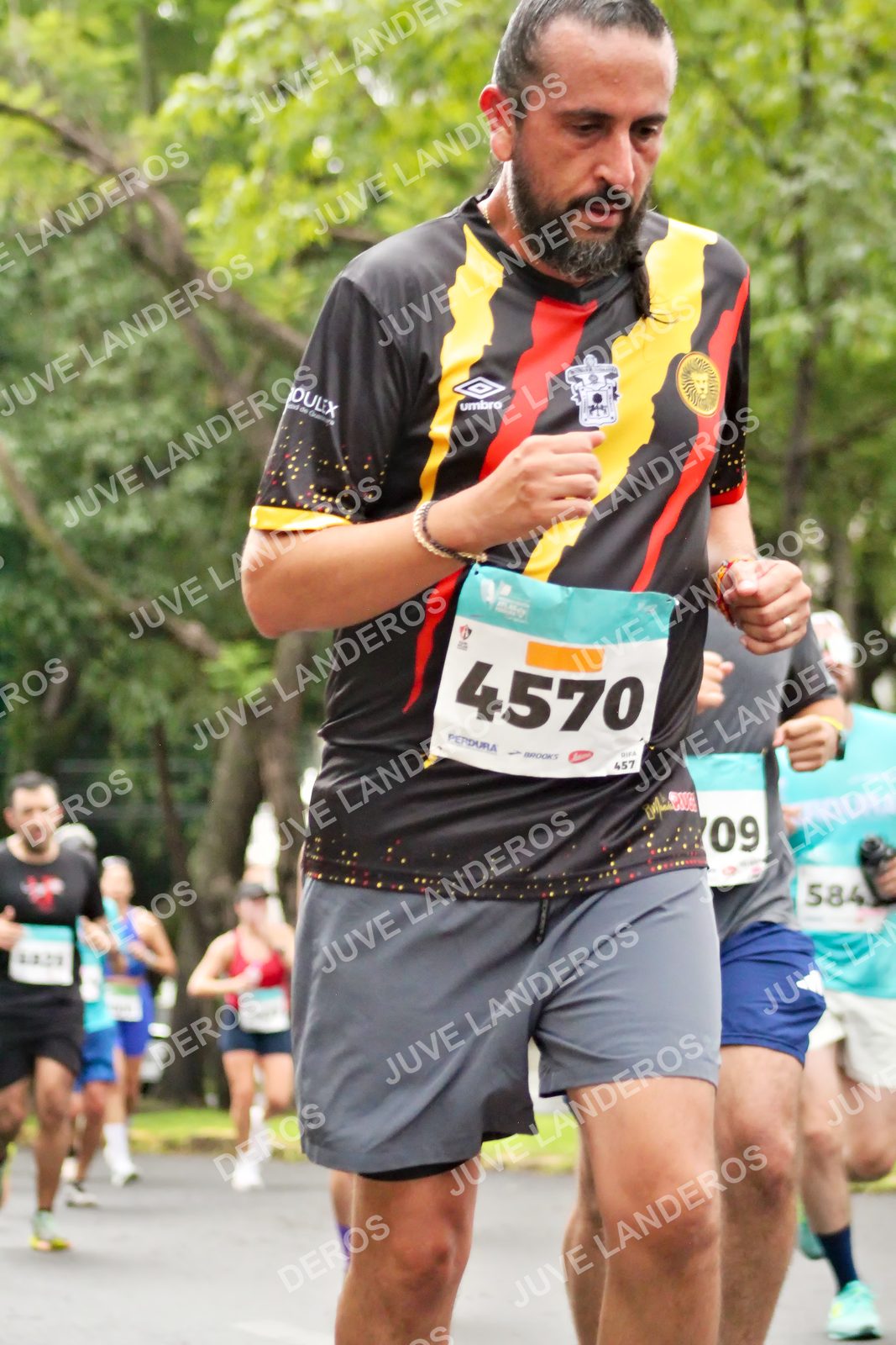 Foto del MEDIO MARATÓN ATLAS en Av. Patria, frente al Parque El Polvorín, Zapopan a las 08:24 · dorsal 4570, 9, 584, 457