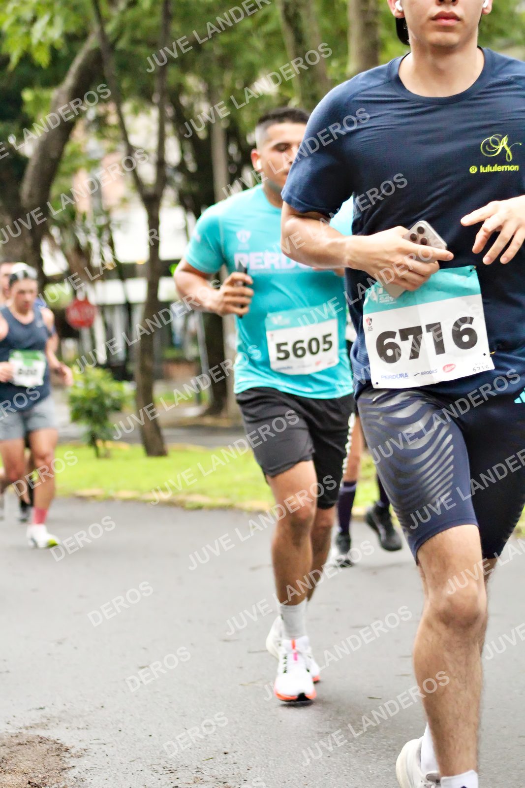 Foto del MEDIO MARATÓN ATLAS en Av. Patria, frente al Parque El Polvorín, Zapopan a las 08:18 · dorsal 6716, 5605