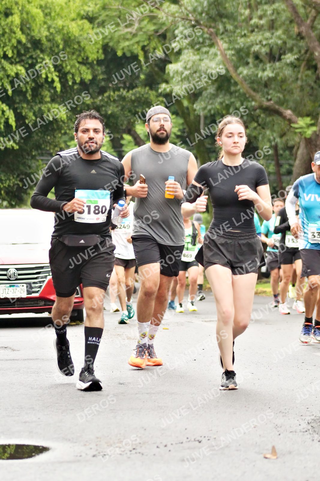 Foto del MEDIO MARATÓN ATLAS en Av. Patria, frente al Parque El Polvorín, Zapopan a las 08:41 · dorsal 33, 869, 153, 6249