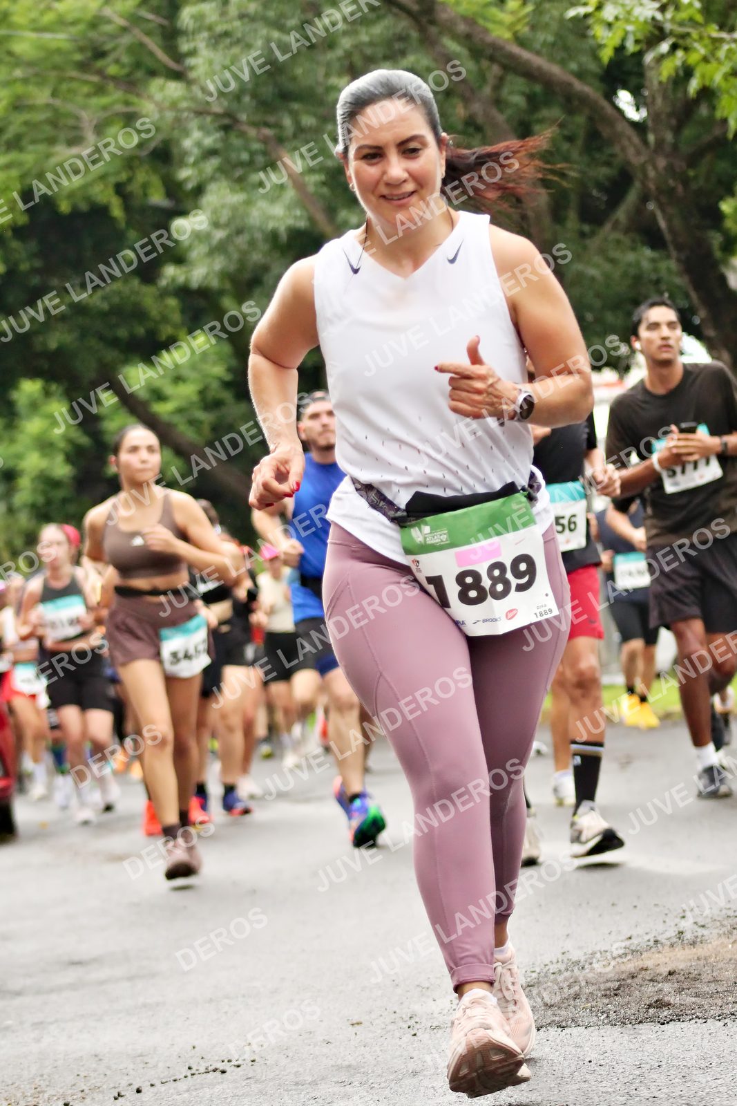 Foto del MEDIO MARATÓN ATLAS en Av. Patria, frente al Parque El Polvorín, Zapopan a las 08:31 · dorsal 56, 1889, 3457
