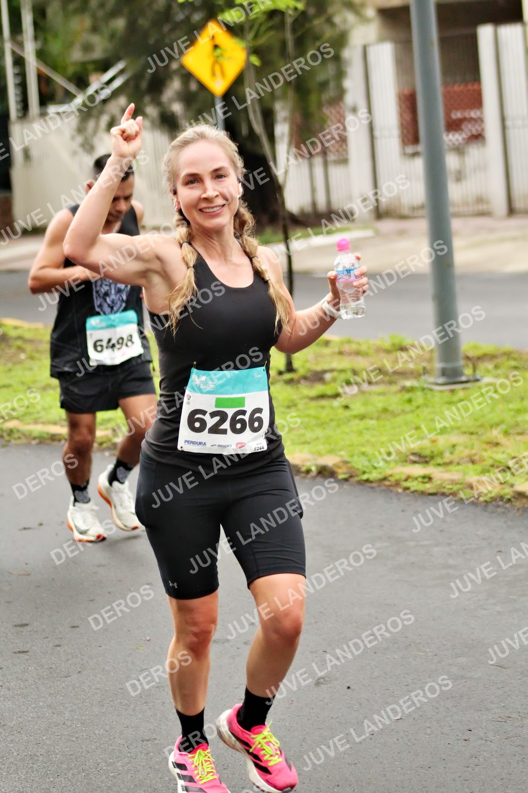 Foto del MEDIO MARATÓN ATLAS en Av. Patria, frente al Parque El Polvorín, Zapopan a las 08:19 · dorsal 6266, 6498