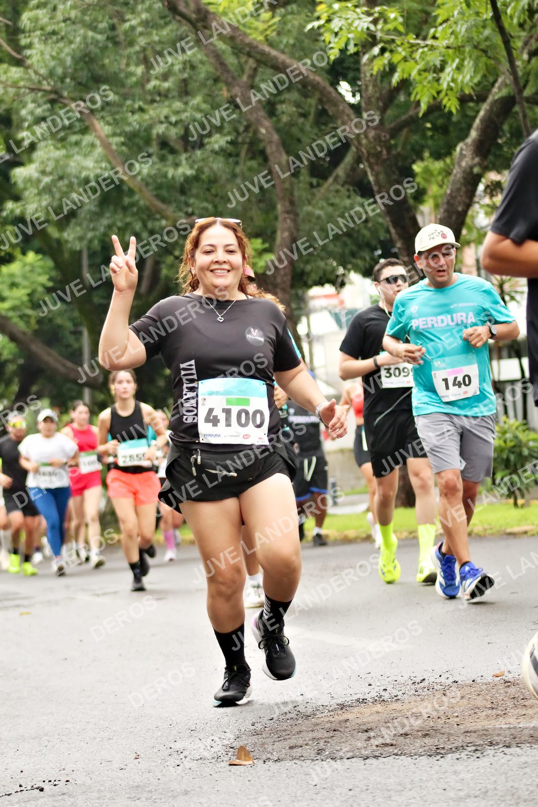 Foto del MEDIO MARATÓN ATLAS en Av. Patria, frente al Parque El Polvorín, Zapopan a las 08:36 · dorsal 4100, 140, 309, 2859