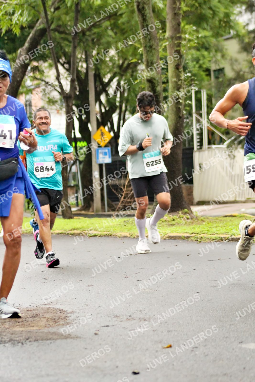 Foto del MEDIO MARATÓN ATLAS en Av. Patria, frente al Parque El Polvorín, Zapopan a las 08:23 · dorsal 6255, 41