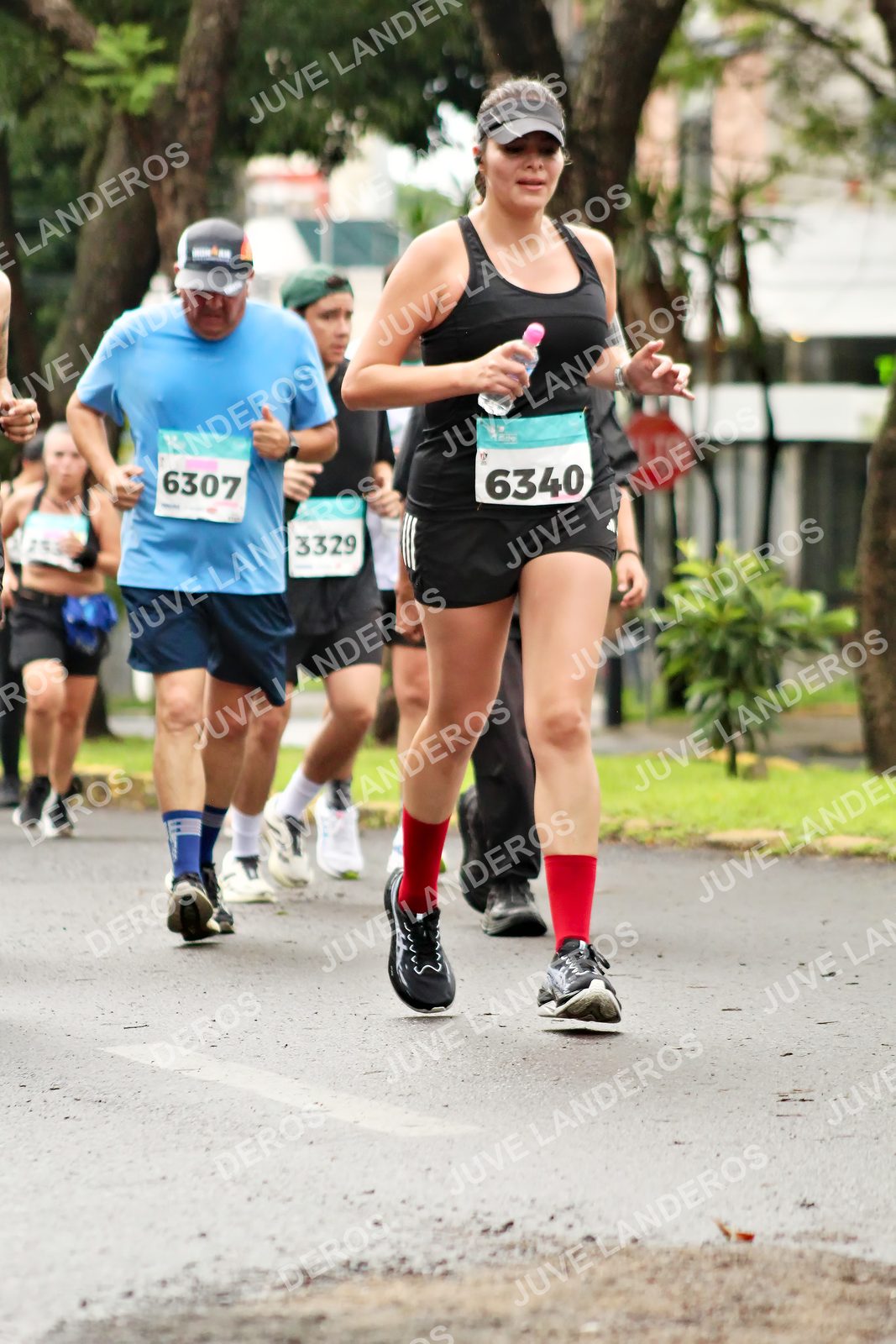 Foto del MEDIO MARATÓN ATLAS en Av. Patria, frente al Parque El Polvorín, Zapopan a las 08:37 · dorsal 6340, 6307, 3329