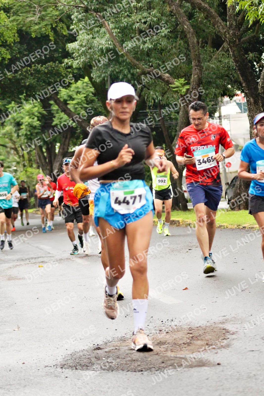 Foto del MEDIO MARATÓN ATLAS en Av. Patria, frente al Parque El Polvorín, Zapopan a las 08:16 · dorsal 992, 3469, 956