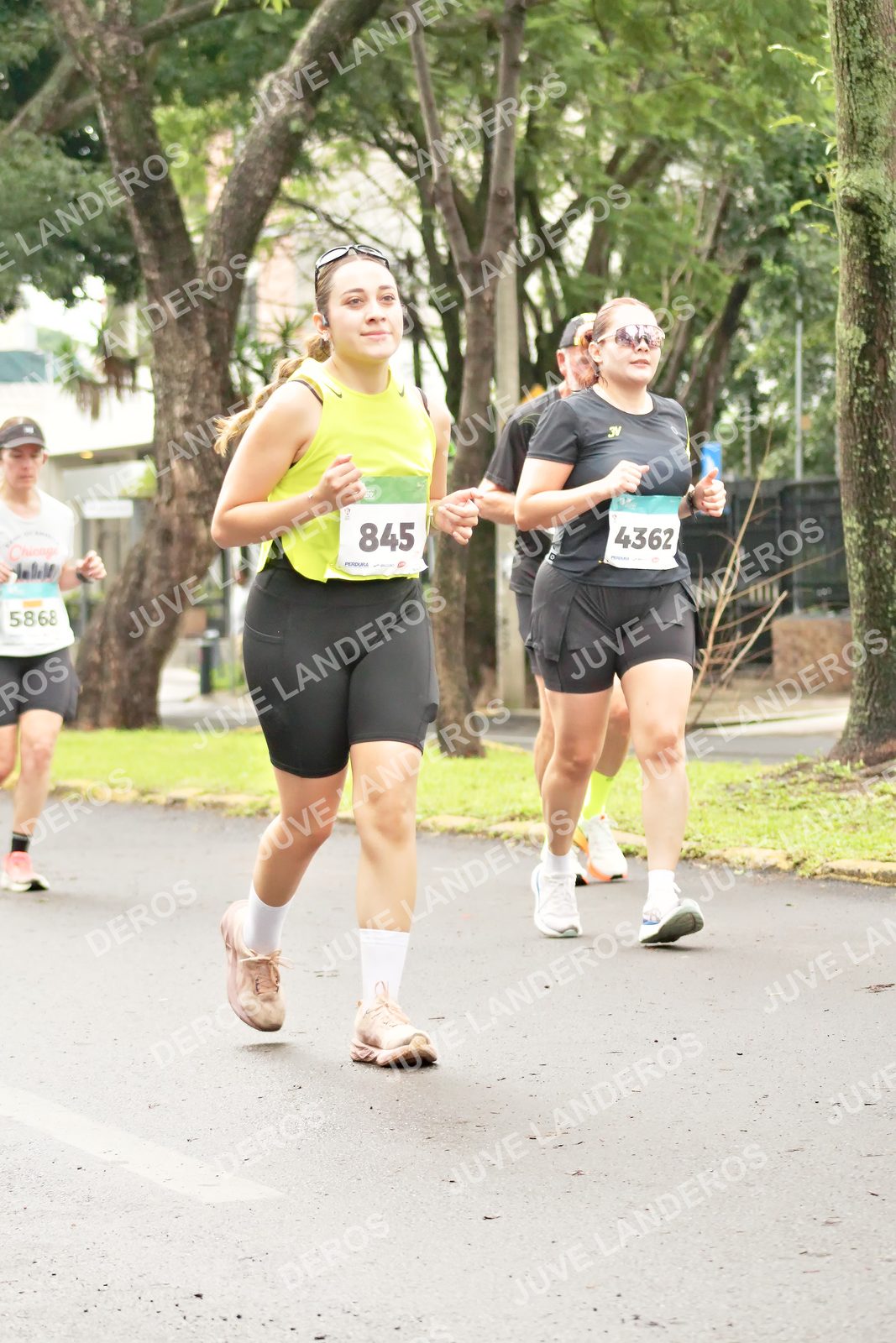 Foto del MEDIO MARATÓN ATLAS en Av. Patria, frente al Parque El Polvorín, Zapopan a las 08:53 · dorsal 845, 4362, 5868