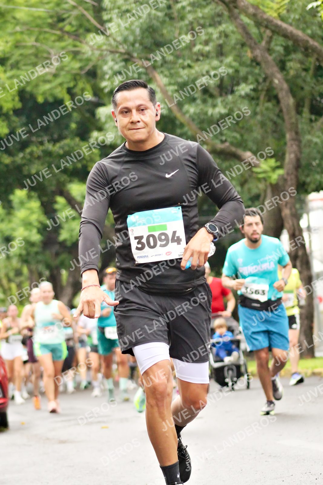 Foto del MEDIO MARATÓN ATLAS en Av. Patria, frente al Parque El Polvorín, Zapopan a las 08:34 · dorsal 3094, 3563