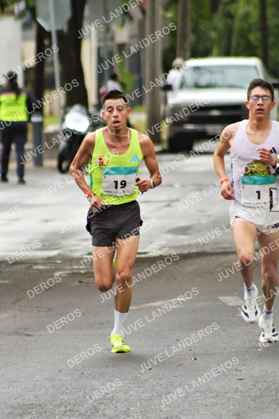 Foto del MEDIO MARATÓN ATLAS en Av. Patria, frente al Parque El Polvorín, Zapopan a las 07:51 · dorsal 19, 1