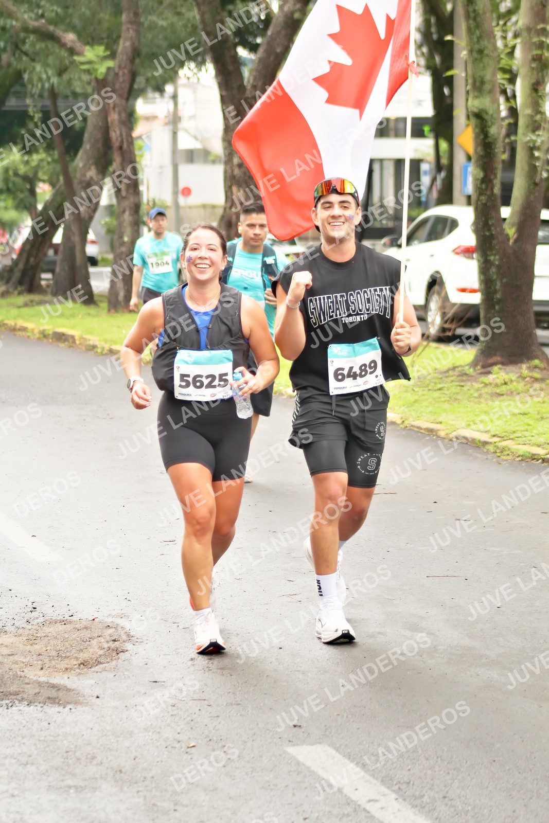 Foto del MEDIO MARATÓN ATLAS en Av. Patria, frente al Parque El Polvorín, Zapopan a las 08:59 · dorsal 5625, 6489, 1904