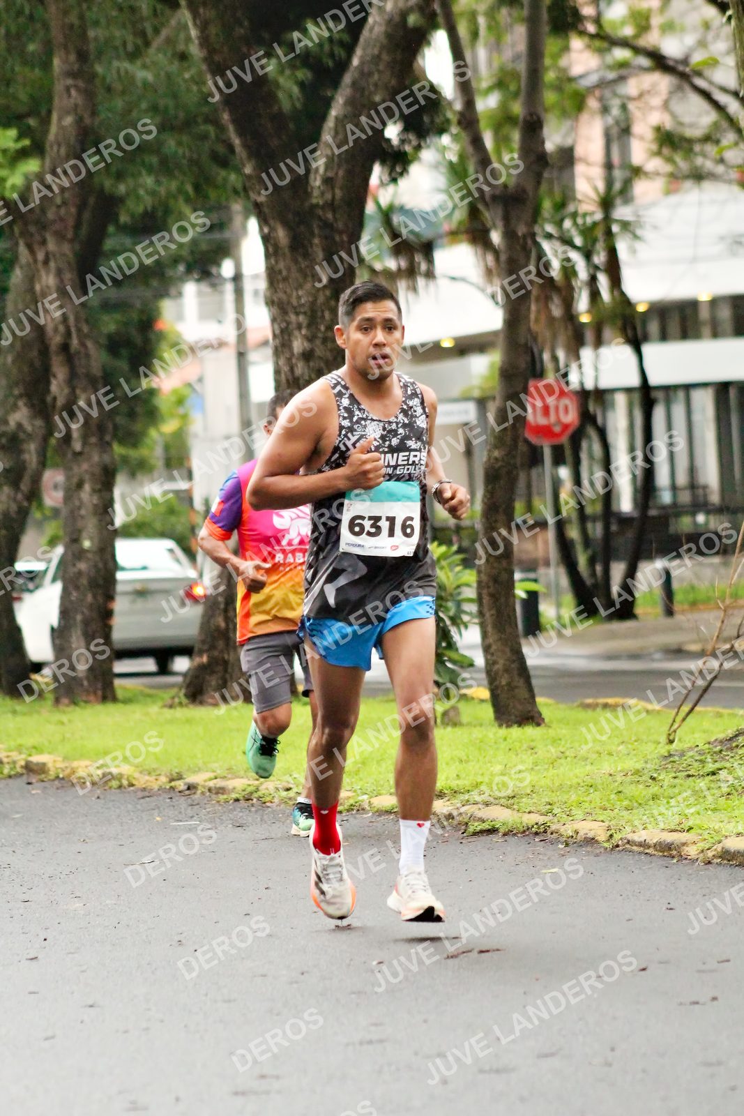 Foto del MEDIO MARATÓN ATLAS en Av. Patria, frente al Parque El Polvorín, Zapopan a las 08:04 · dorsal 6316