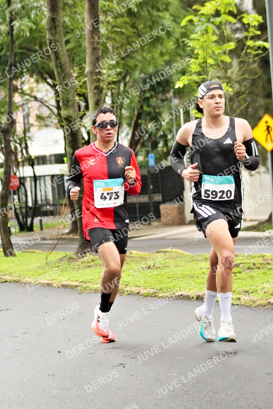 Foto del MEDIO MARATÓN ATLAS en Av. Patria, frente al Parque El Polvorín, Zapopan a las 08:08 · dorsal 5920, 473