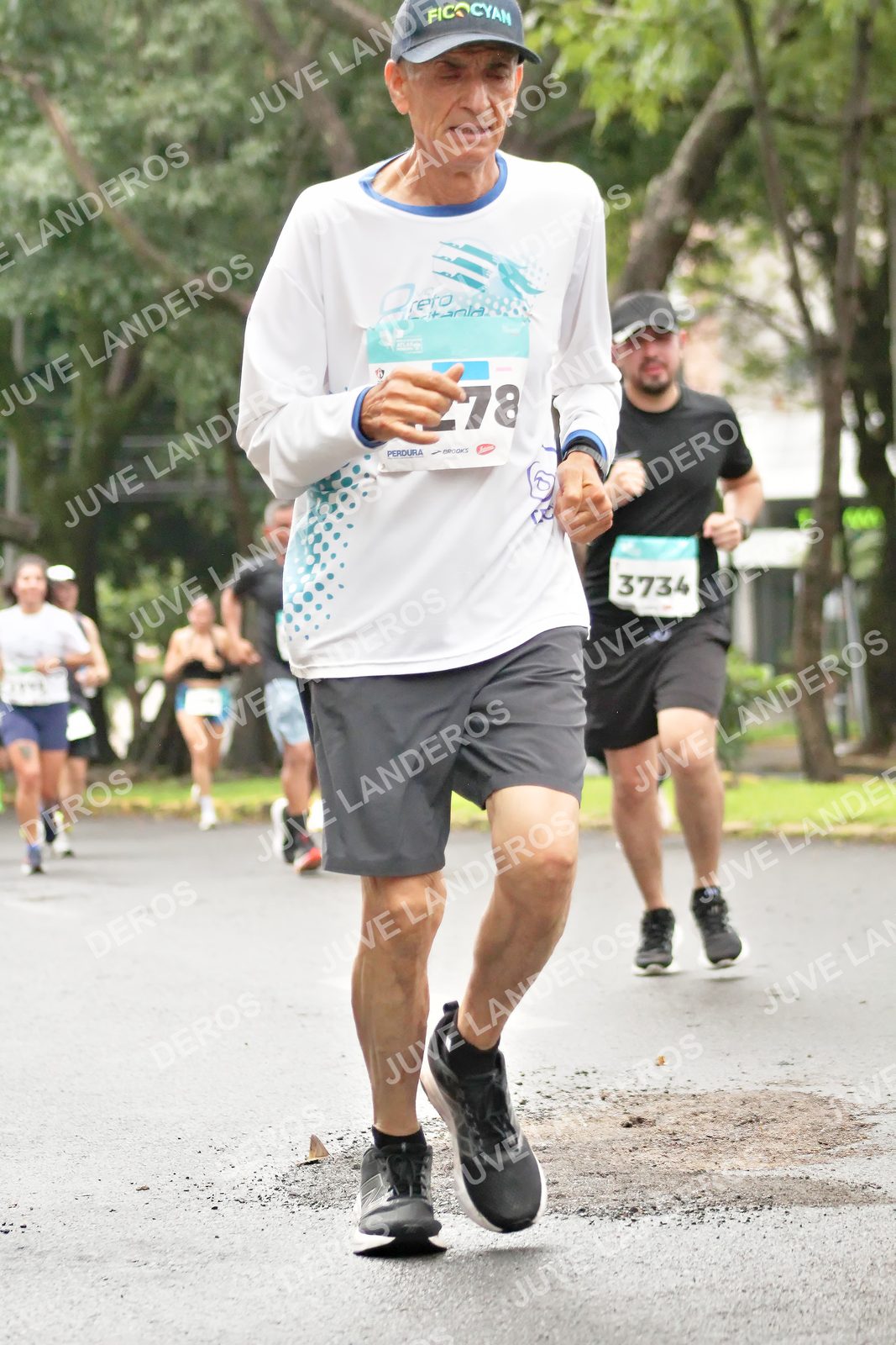 Foto del MEDIO MARATÓN ATLAS en Av. Patria, frente al Parque El Polvorín, Zapopan a las 08:29 · dorsal 3734, 78