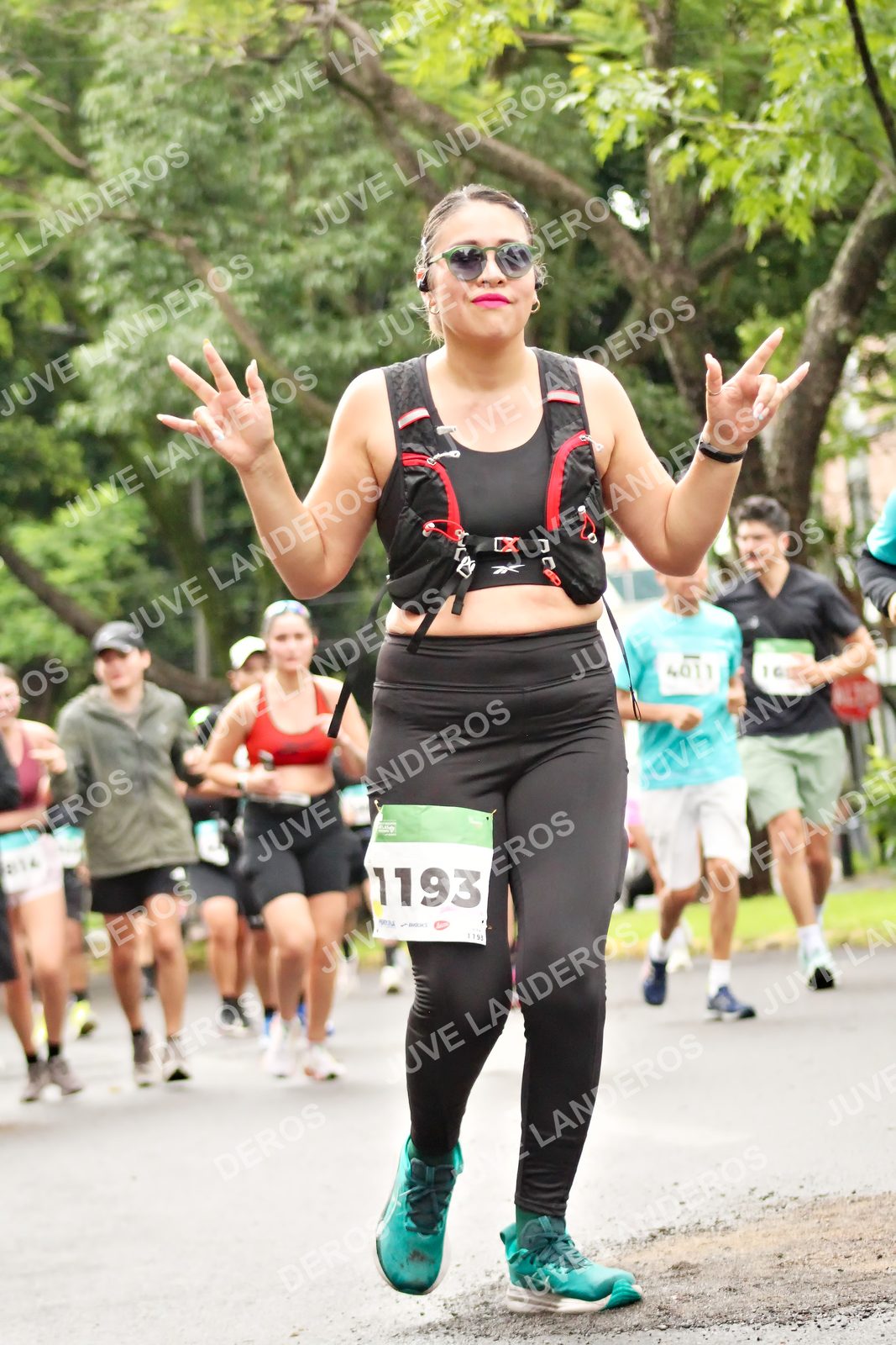 Foto del MEDIO MARATÓN ATLAS en Av. Patria, frente al Parque El Polvorín, Zapopan a las 08:43 · dorsal 1193, 4011