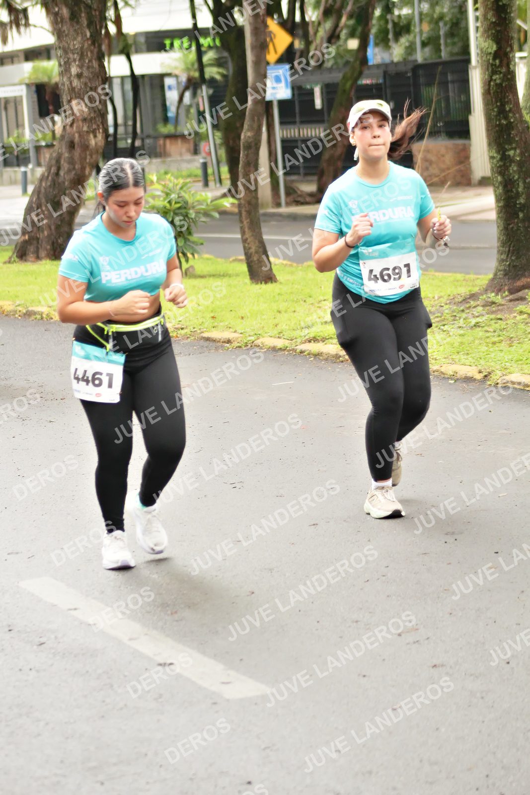 Foto del MEDIO MARATÓN ATLAS en Av. Patria, frente al Parque El Polvorín, Zapopan a las 08:54 · dorsal 4461, 4691