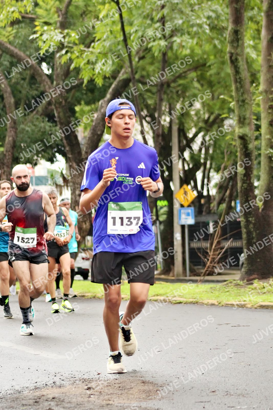 Foto del MEDIO MARATÓN ATLAS en Av. Patria, frente al Parque El Polvorín, Zapopan a las 08:31 · dorsal 1137, 1527, 53