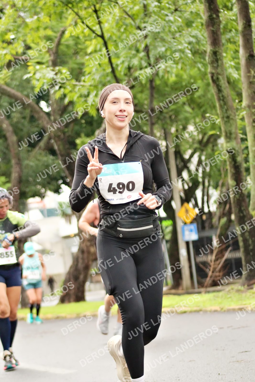 Foto del MEDIO MARATÓN ATLAS en Av. Patria, frente al Parque El Polvorín, Zapopan a las 08:41 · dorsal 490, 855