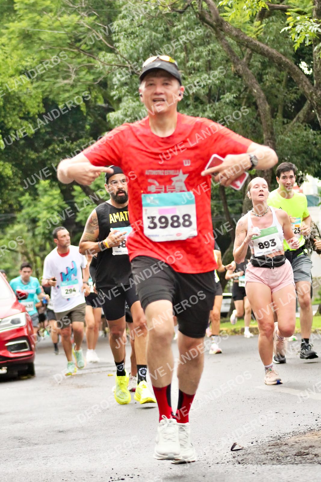 Foto del MEDIO MARATÓN ATLAS en Av. Patria, frente al Parque El Polvorín, Zapopan a las 08:23 · dorsal 3988, 893, 294, 25