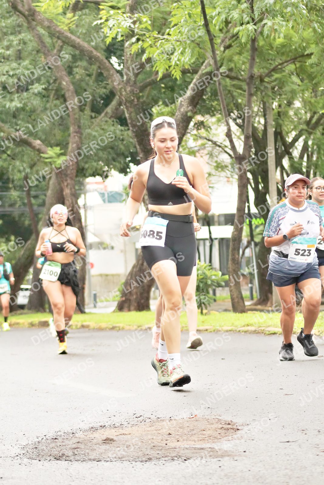 Foto del MEDIO MARATÓN ATLAS en Av. Patria, frente al Parque El Polvorín, Zapopan a las 08:47 · dorsal 523, 2100, 2