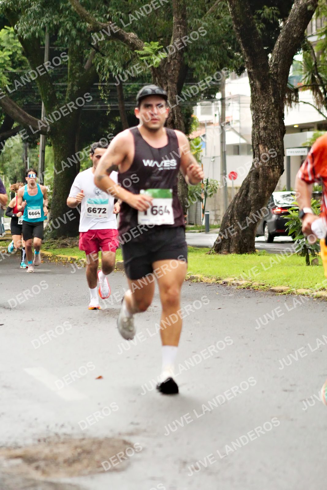 Foto del MEDIO MARATÓN ATLAS en Av. Patria, frente al Parque El Polvorín, Zapopan a las 08:14 · dorsal 664, 6672, 6664, 6