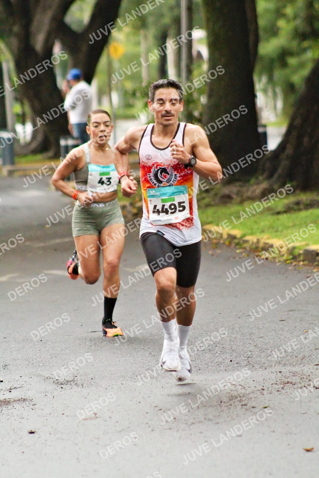Foto del MEDIO MARATÓN ATLAS en Av. Patria, frente al Parque El Polvorín, Zapopan a las 07:58 · dorsal 43, 4495