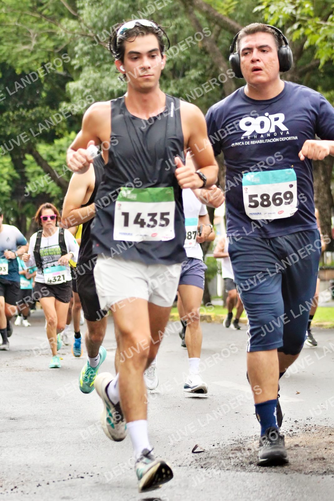 Foto del MEDIO MARATÓN ATLAS en Av. Patria, frente al Parque El Polvorín, Zapopan a las 08:24 · dorsal 5869, 1435, 87, 4321