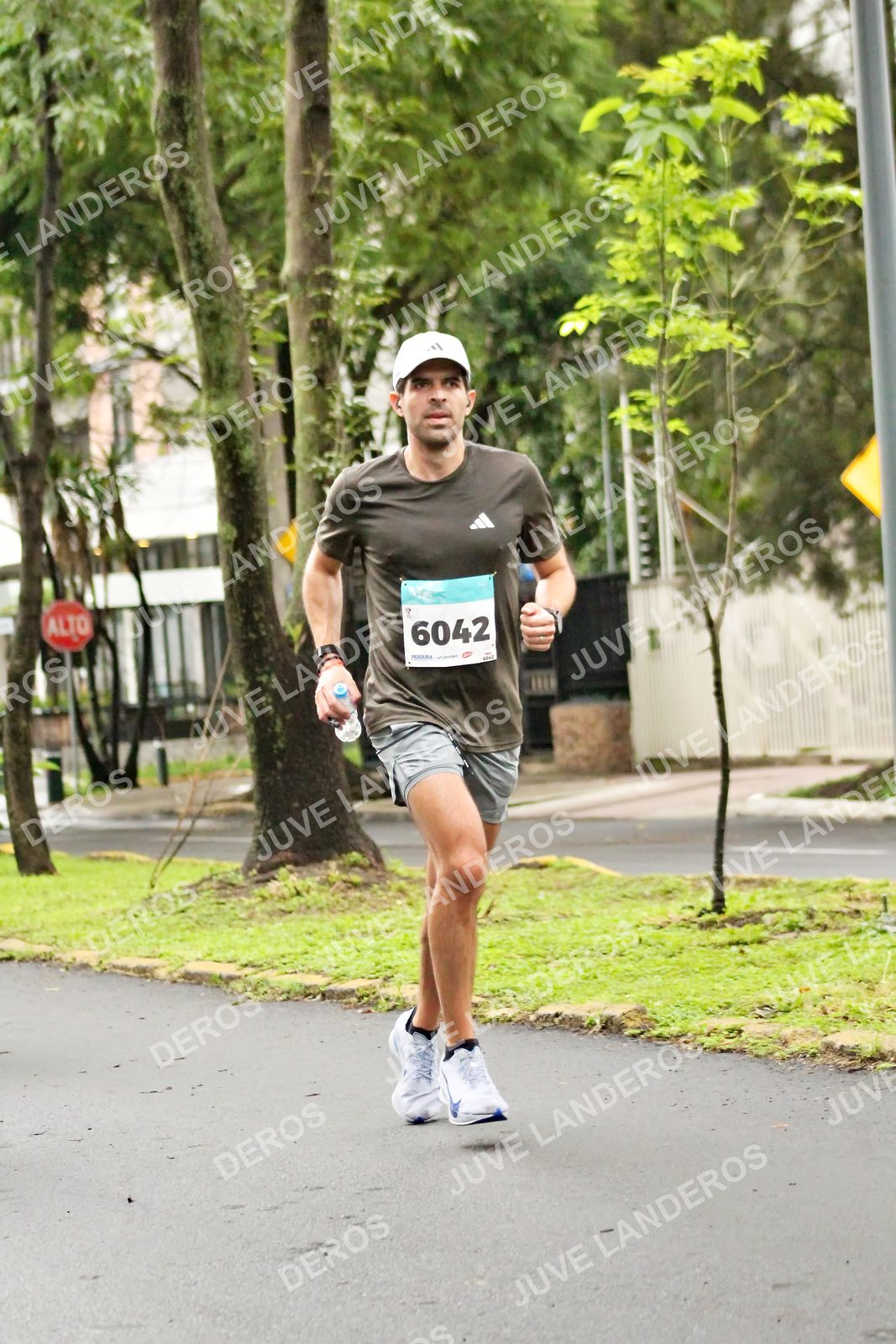 Foto del MEDIO MARATÓN ATLAS en Av. Patria, frente al Parque El Polvorín, Zapopan a las 08:07 · dorsal 6042