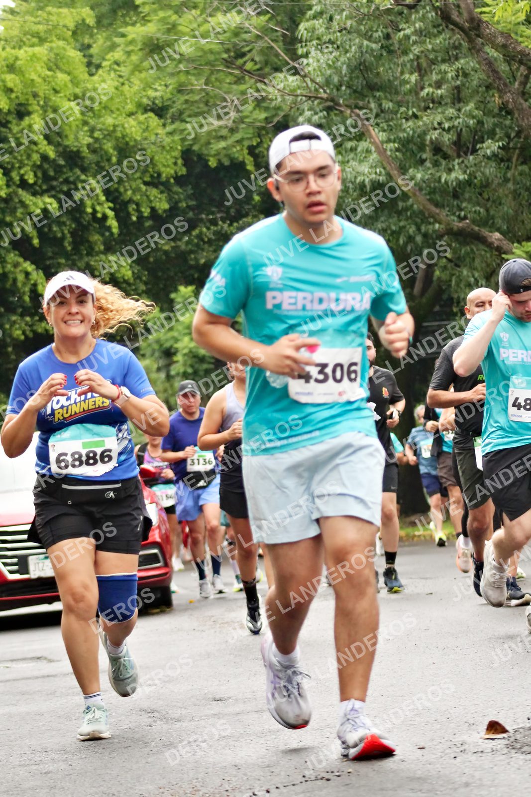 Foto del MEDIO MARATÓN ATLAS en Av. Patria, frente al Parque El Polvorín, Zapopan a las 08:32 · dorsal 306, 6886, 48, 3136