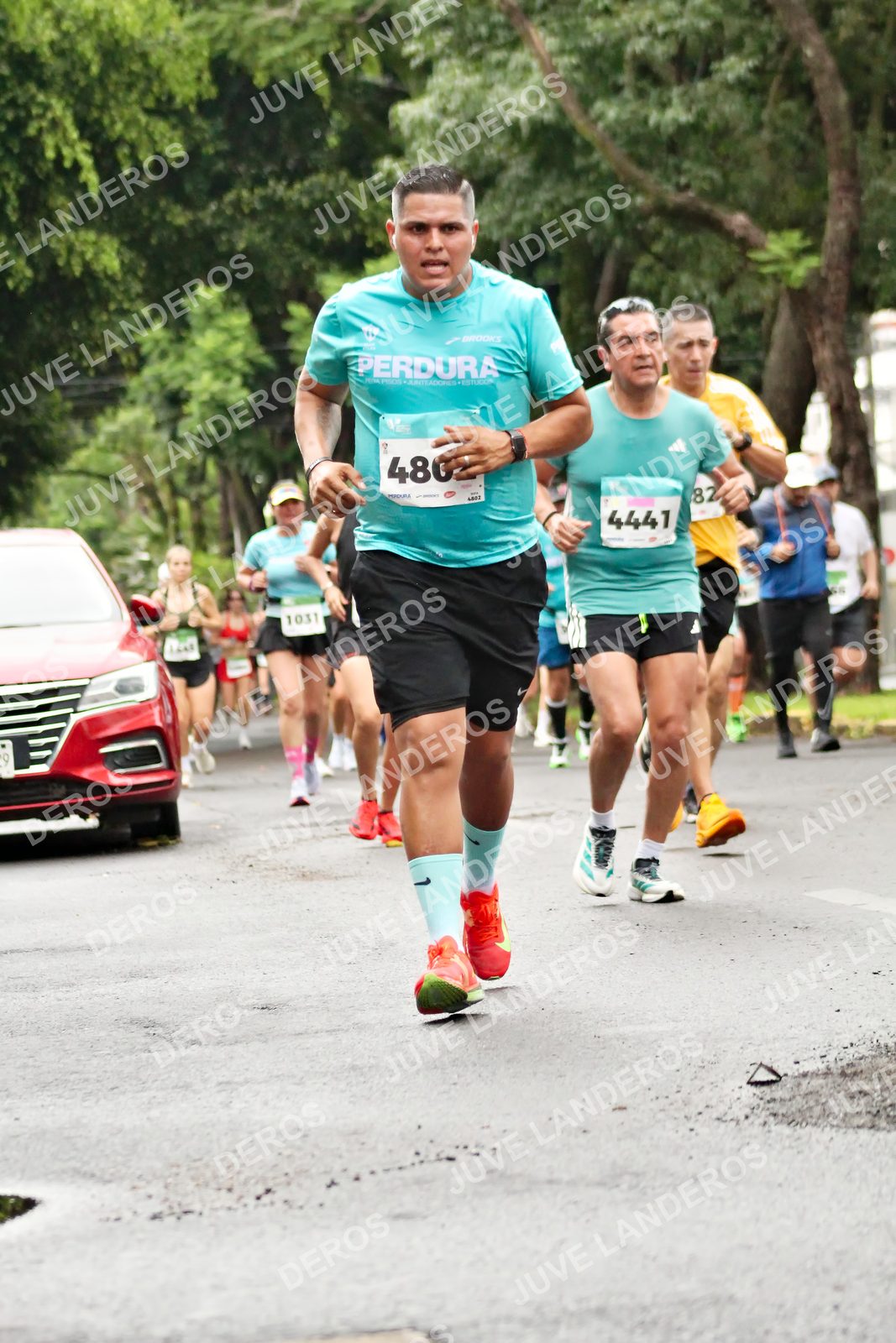 Foto del MEDIO MARATÓN ATLAS en Av. Patria, frente al Parque El Polvorín, Zapopan a las 08:26 · dorsal 4441, 480, 82, 1031