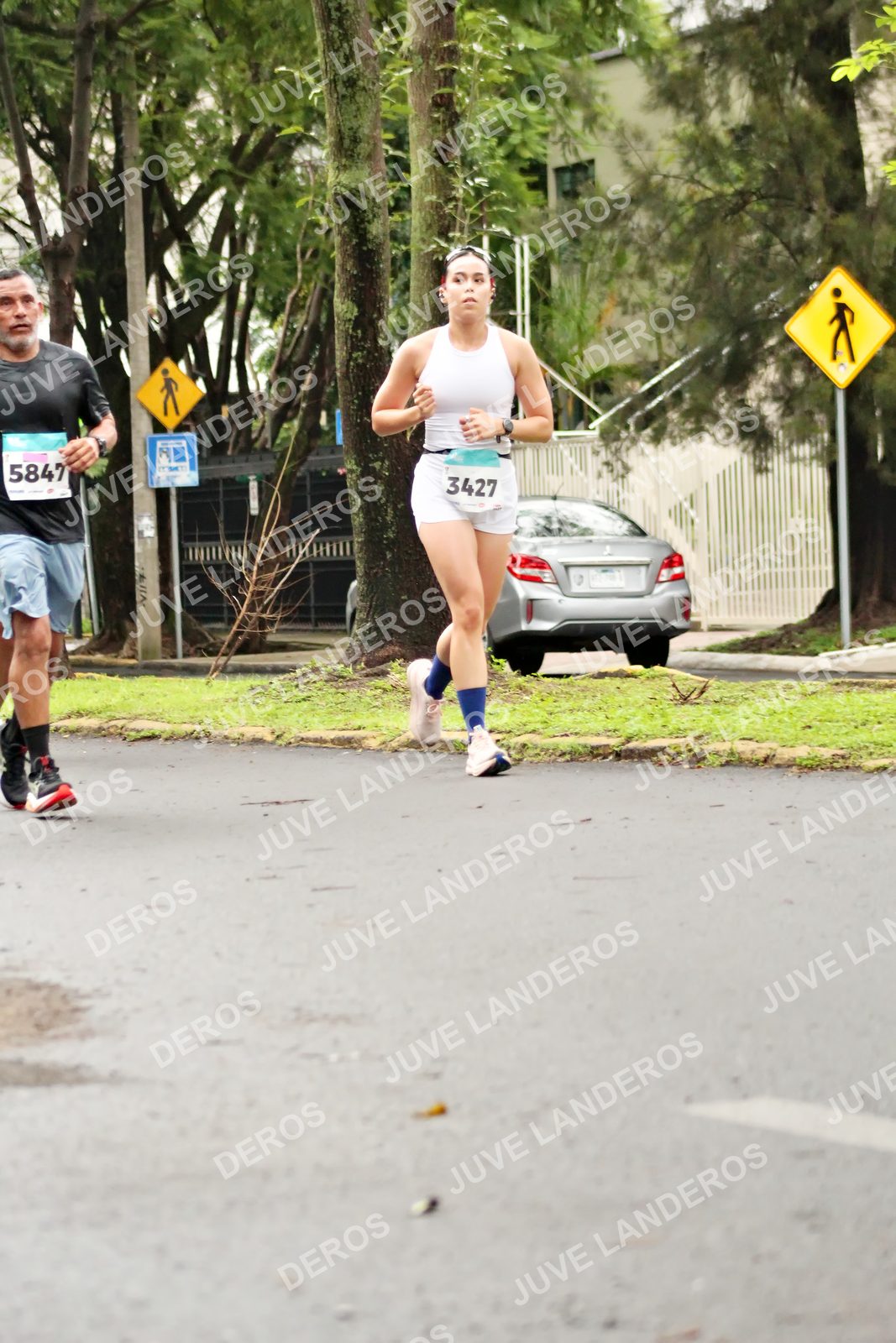 Foto del MEDIO MARATÓN ATLAS en Av. Patria, frente al Parque El Polvorín, Zapopan a las 08:29 · dorsal 3427, 5847