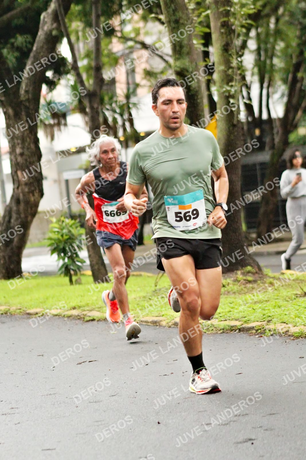 Foto del MEDIO MARATÓN ATLAS en Av. Patria, frente al Parque El Polvorín, Zapopan a las 08:05 · dorsal 569, 6669