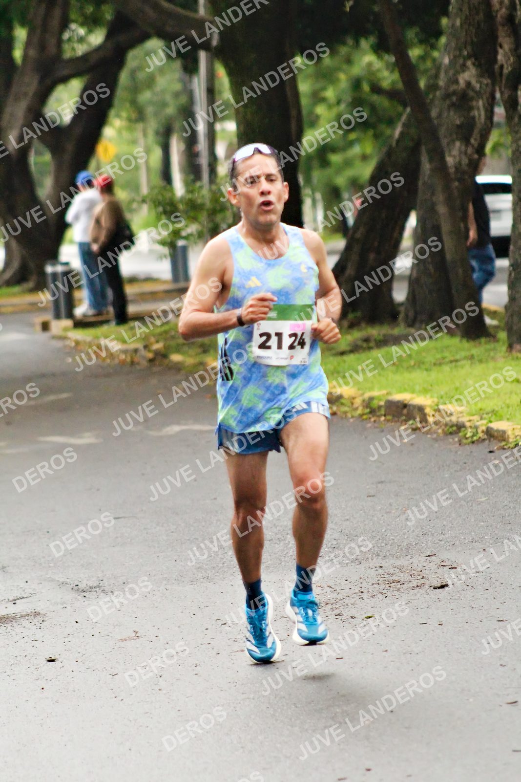 Foto del MEDIO MARATÓN ATLAS en Av. Patria, frente al Parque El Polvorín, Zapopan a las 08:02 · dorsal 2124