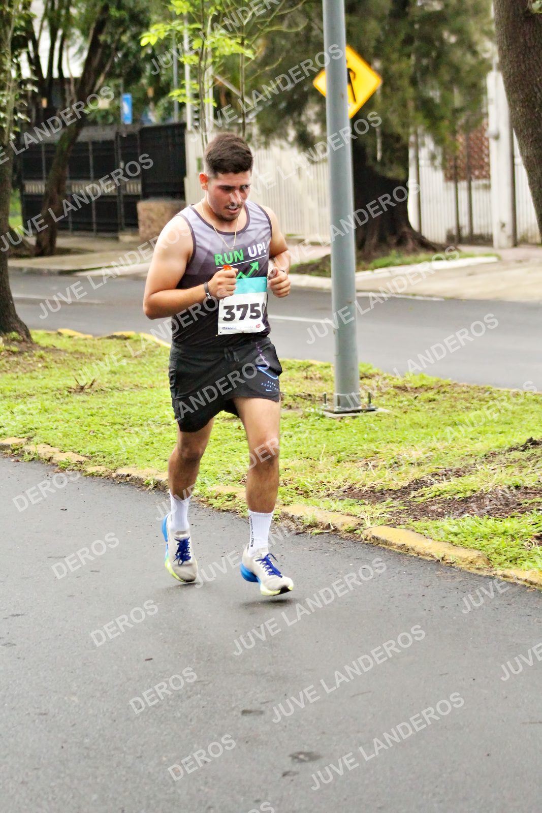 Foto del MEDIO MARATÓN ATLAS en Av. Patria, frente al Parque El Polvorín, Zapopan a las 08:06 · dorsal 375