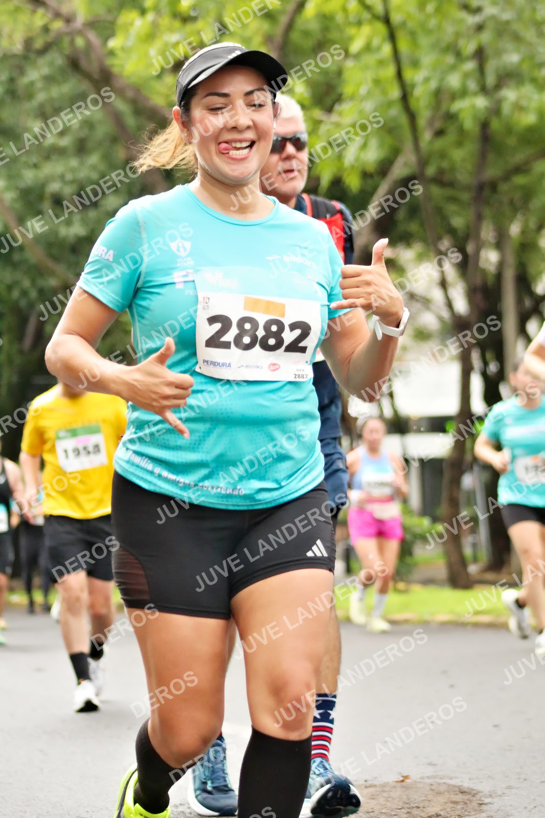 Foto del MEDIO MARATÓN ATLAS en Av. Patria, frente al Parque El Polvorín, Zapopan a las 08:43 · dorsal 2882, 2887, 1955