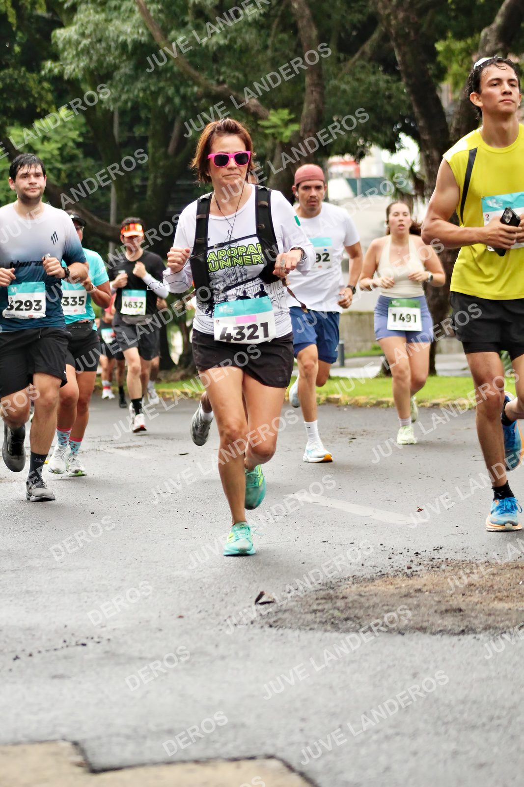 Foto del MEDIO MARATÓN ATLAS en Av. Patria, frente al Parque El Polvorín, Zapopan a las 08:24 · dorsal 4321, 335, 1491, 4632