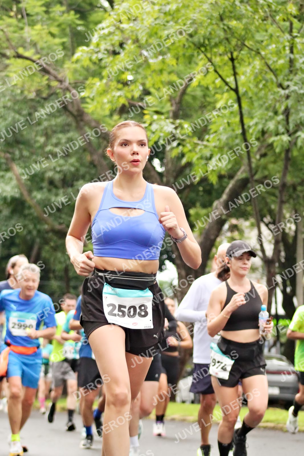 Foto del MEDIO MARATÓN ATLAS en Av. Patria, frente al Parque El Polvorín, Zapopan a las 08:29 · dorsal 2508, 974, 2990