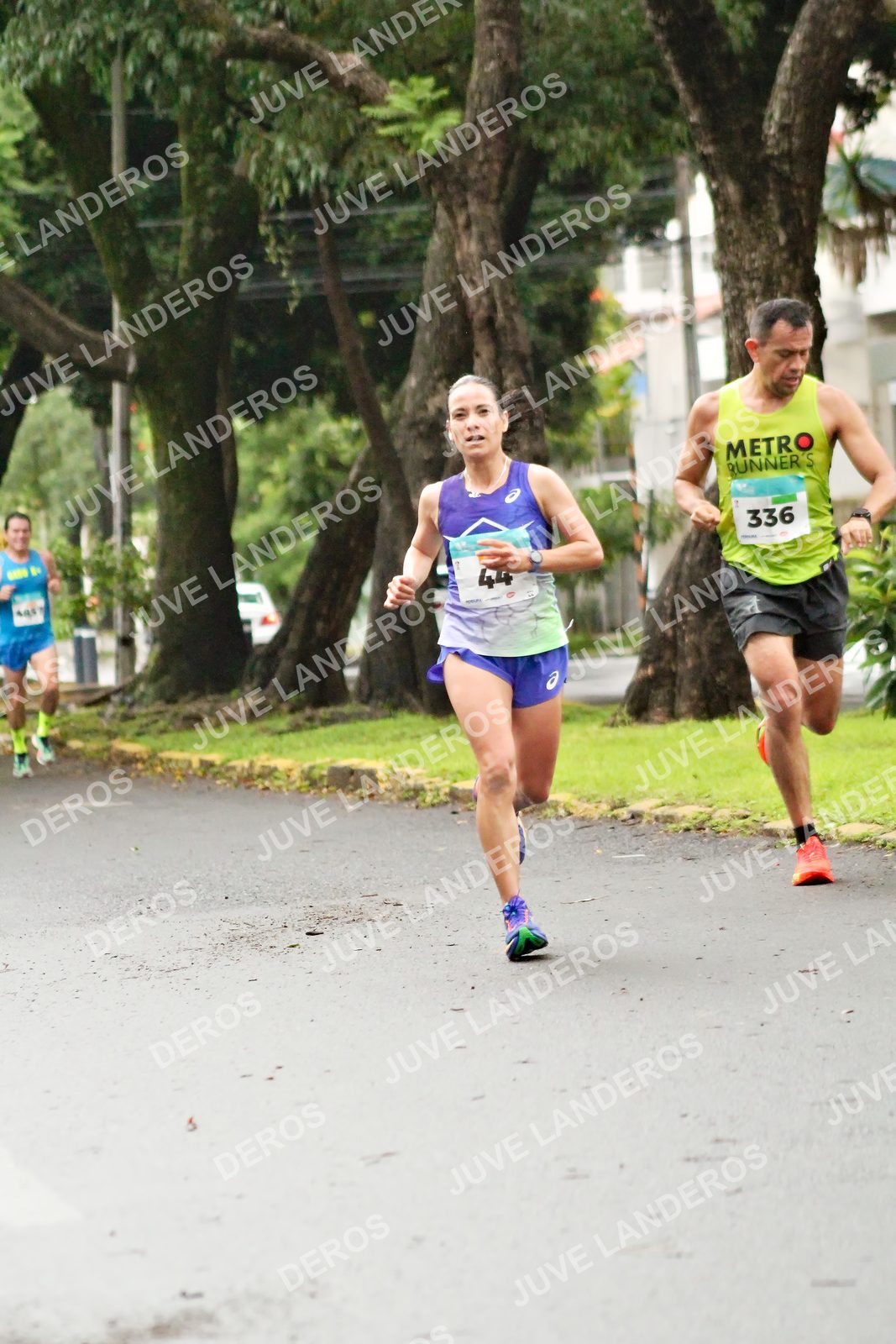Foto del MEDIO MARATÓN ATLAS en Av. Patria, frente al Parque El Polvorín, Zapopan a las 08:04 · dorsal 336, 44