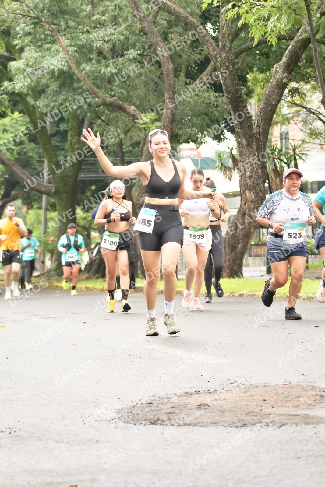 Foto del MEDIO MARATÓN ATLAS en Av. Patria, frente al Parque El Polvorín, Zapopan a las 08:47 · dorsal 523, 85, 2100, 1979