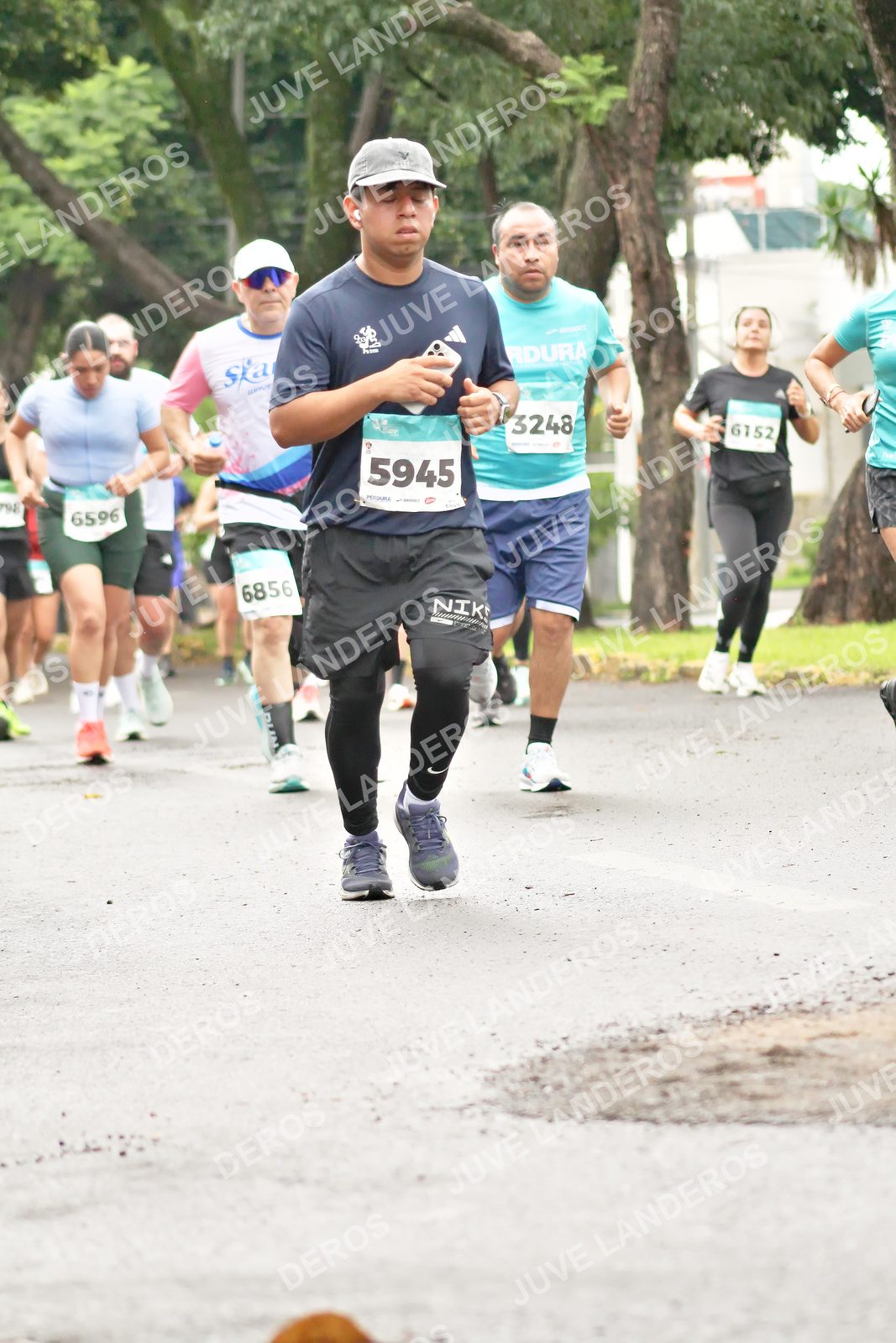 Foto del MEDIO MARATÓN ATLAS en Av. Patria, frente al Parque El Polvorín, Zapopan a las 08:48 · dorsal 3248, 5945, 6856, 6596