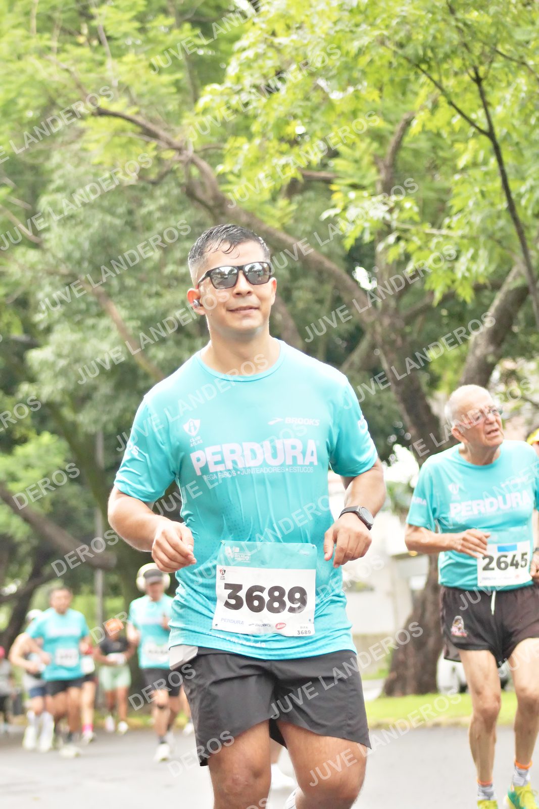 Foto del MEDIO MARATÓN ATLAS en Av. Patria, frente al Parque El Polvorín, Zapopan a las 08:44 · dorsal 3689, 2645