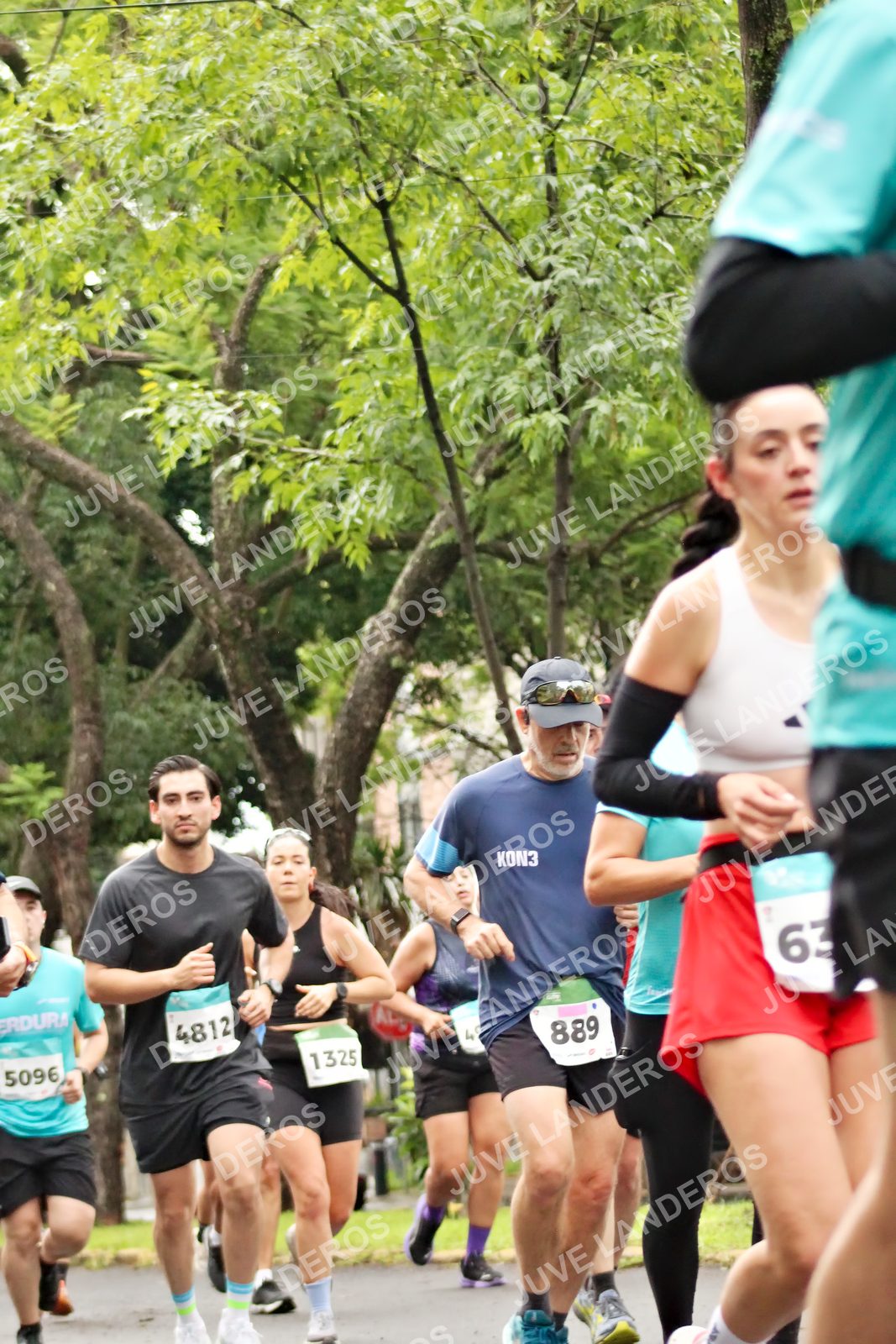 Foto del MEDIO MARATÓN ATLAS en Av. Patria, frente al Parque El Polvorín, Zapopan a las 08:31 · dorsal 889, 63, 4812, 5096